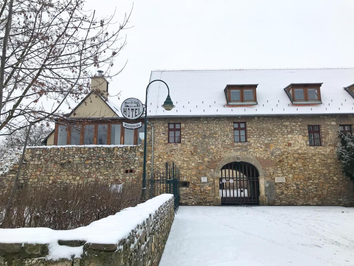 Huszarvar Hotel Kastelyszallo Szerencs Luaran gambar