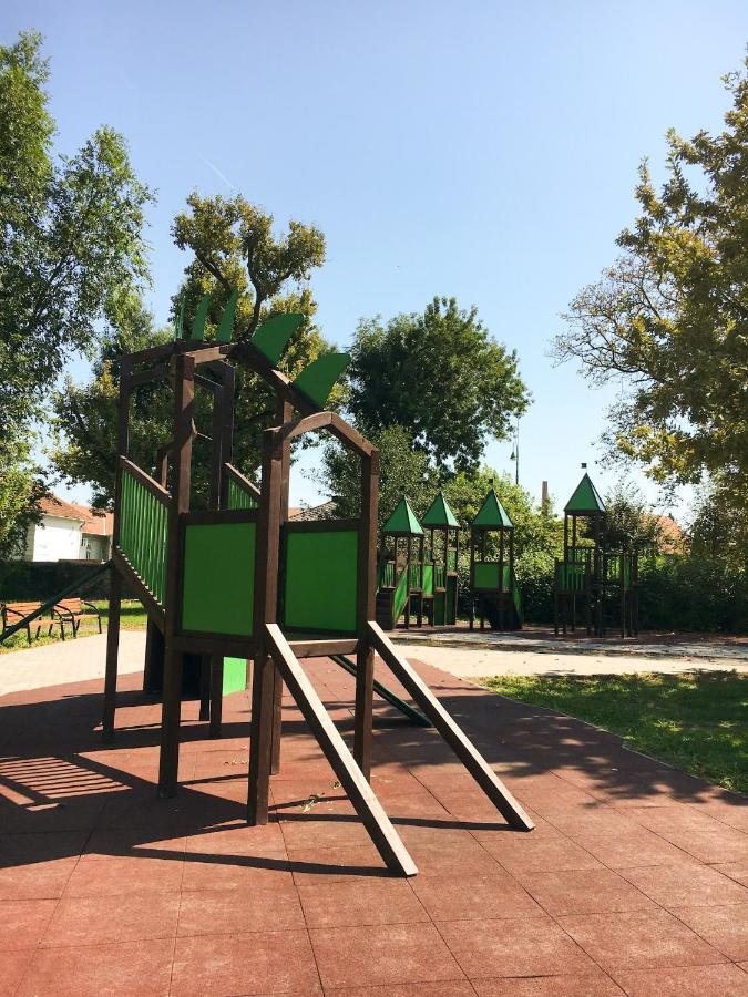 Huszarvar Hotel Kastelyszallo Szerencs Luaran gambar