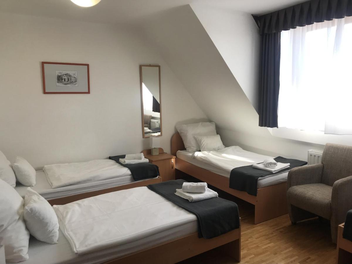 Huszarvar Hotel Kastelyszallo Szerencs Luaran gambar